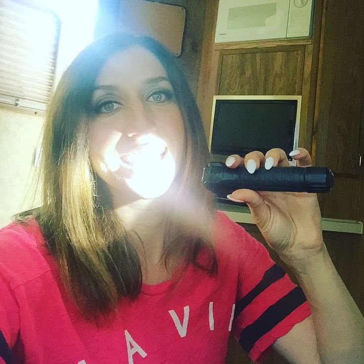 Chelsea Peretti on Instagram “Wow this toothwhitening light has changed my smile! I feel like