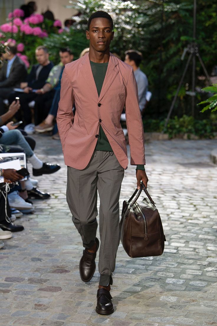 Hermès Spring 2019 Menswear Fashion Show Collection: See the complete Hermès S...