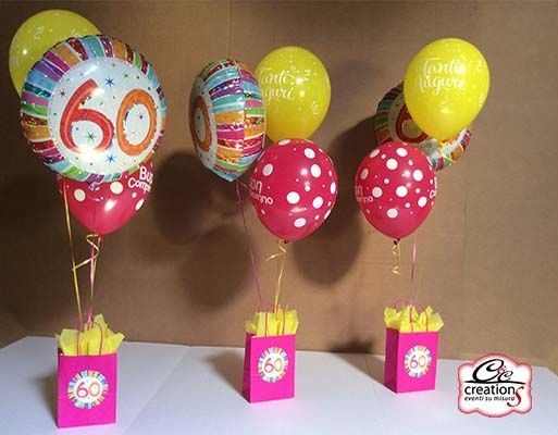 Centrotavola di palloncini per festeggiare 60 anni. Festa ... Centrotavola di palloncini per festeggiare 60 anni. Festa ...