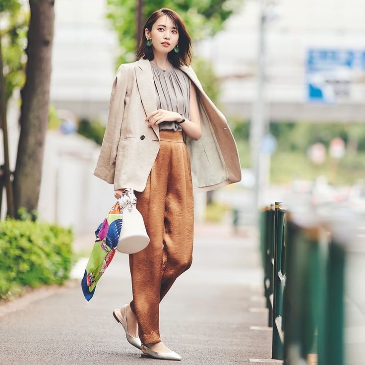 Baila On Instagram 今日のコーデ 7月21日 火 軽ジャケットを羽織ればカジュアルパンツもキリッとお仕事仕様に 一見派手に見えるボトムスも茶ベースだからシンプル服に取り入れやすい 手洗いできるのもうれしいポイント アイテムの詳細は発売中 Baila On Instagram 今日のコーデ 7月21日 火 軽ジャケットを羽織ればカジュアルパンツもキリッとお仕事仕様に 一見派手に見えるボトムスも茶ベースだからシンプル服に取り入れやすい 手洗いできるのもうれしいポイント アイテムの詳細は発売中