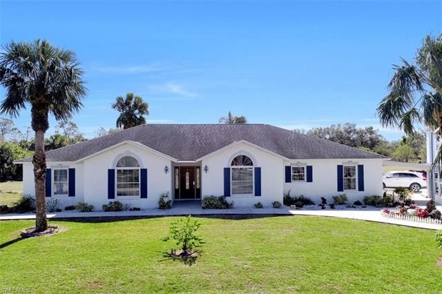 480 Wedge Dr Naples Fl Offered By Michael G Jordan Michael Jordan Raveis Com This Recently Built Custom Home Wi Mediterranean Homes Custom Homes Naples Fl