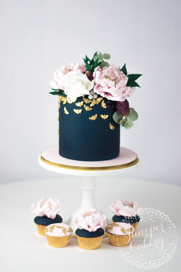 Best 25+ Cake with flowers ideas on Pinterest Pretty ...