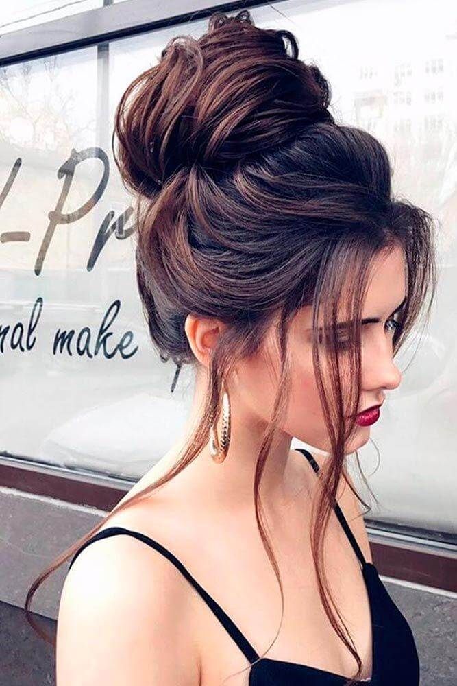 Here are 30 prom hairstyles to choose from as you attend a prom event. These hairstyles will make you look and feel amazing.