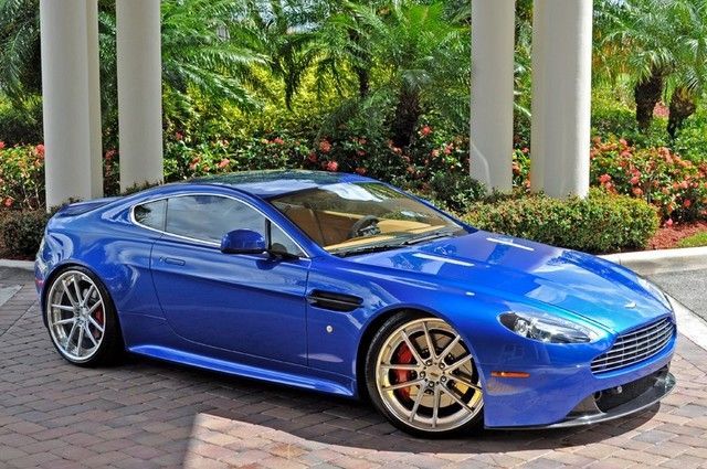 Aston Martin V8 Vantage | Blue