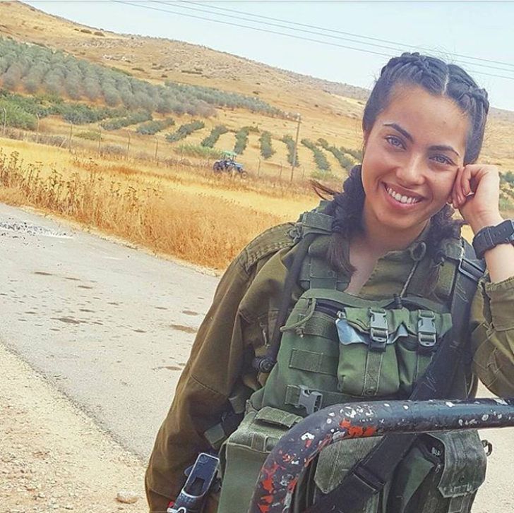 Olum Makineleri Israil In Kadin Askerleri Askeri Savasci Kadin Kadin