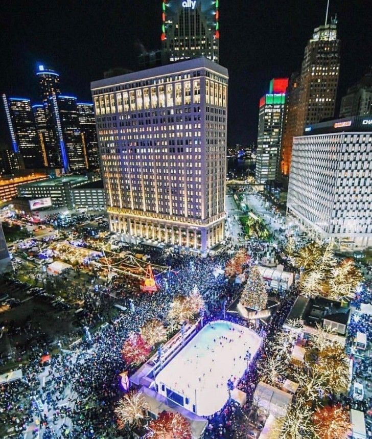 Campus Martius 800 Woodward Ave Detroit Situated In Downtown Detroit Campus Martius Offers A Break From T Detroit Downtown Detroit Skyline Detroit Rock City