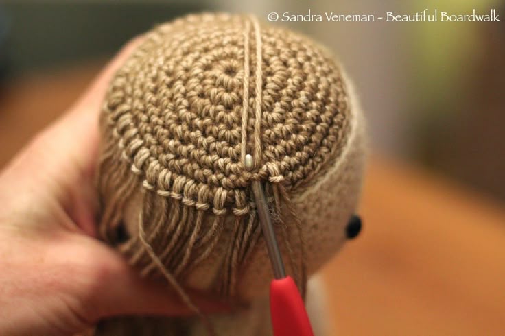 Poppemieke is klaar voor haar! No more bad hair days! Er zijn veel maniere...