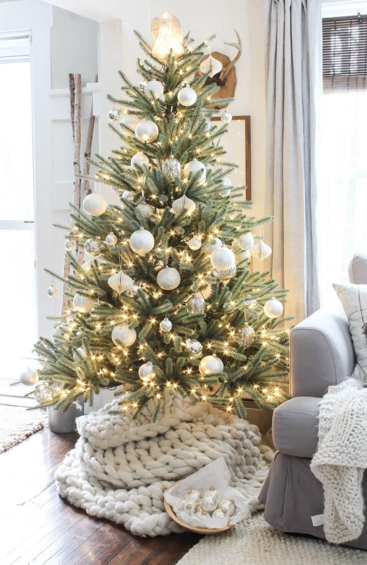 THE MAGIC OF A WHITE CHRISTMAS TREE