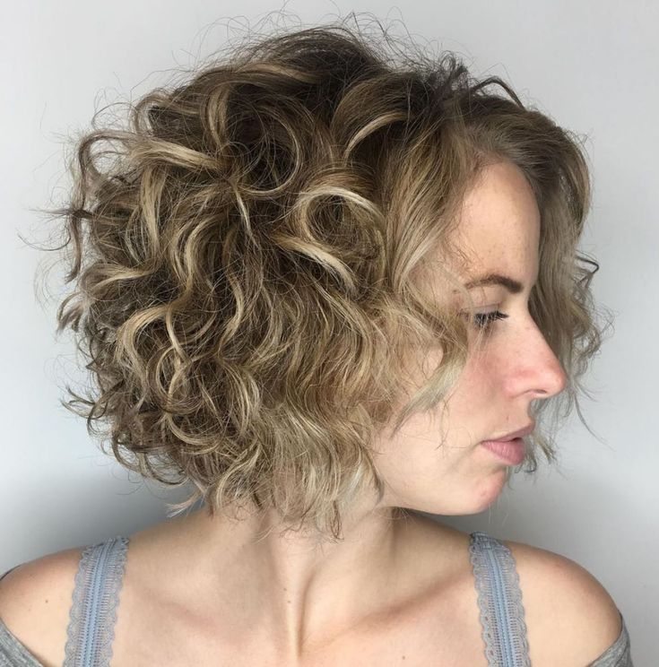 Messy shorts blonde curly