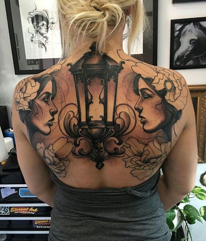 Tattoo frau rücken