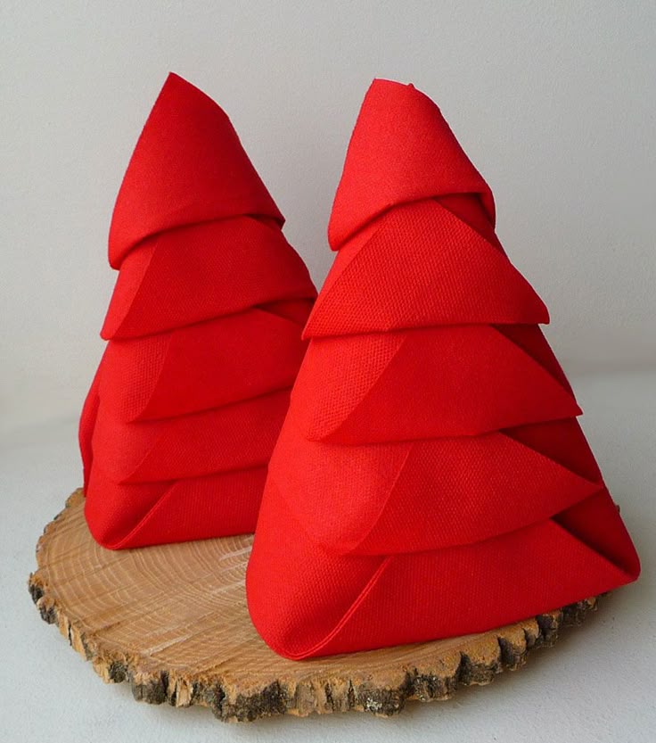 Pliage de serviette de table en forme de sapin de Noël, plier une serviette de ...
