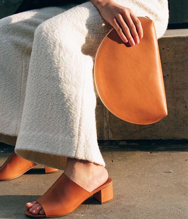 581 best A D O R N images on Pinterest | Accessories, Shoes and ... If you're a fan of Mansur Gavriel , chances are you already know of the brand's big footwear launch scheduled for this spring.
