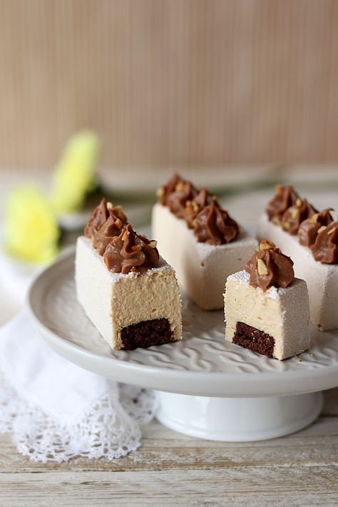 Bavarese alle nocciole con cremoso al cioccolato