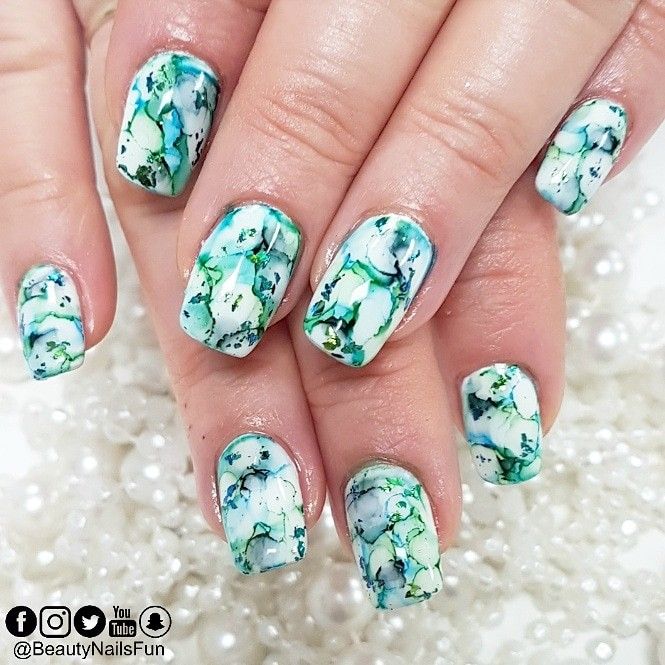 Marble nails met nailart ink en colordrops | Glitter CHIMAERA UV Nail Lamp in 2020 | Uv nail lamp, Uv nails, Nail