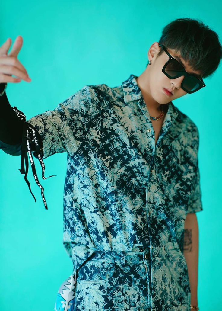 Wu Yi Fan, Kris Wu, Chanyeol, Debut, Men Casual, Singer, Photoshoot, Poses, Celebrities