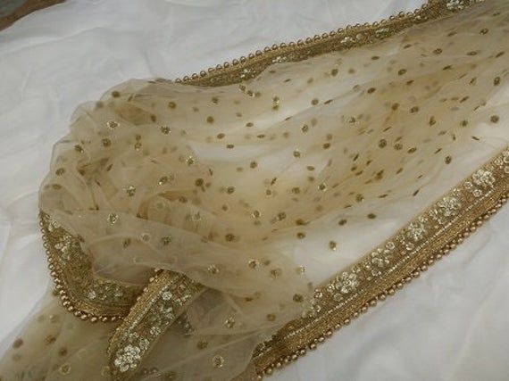 Golden travail de découpe Indian Zari sequin sur le net Decorative Sari Dupatta bordure en dentelle