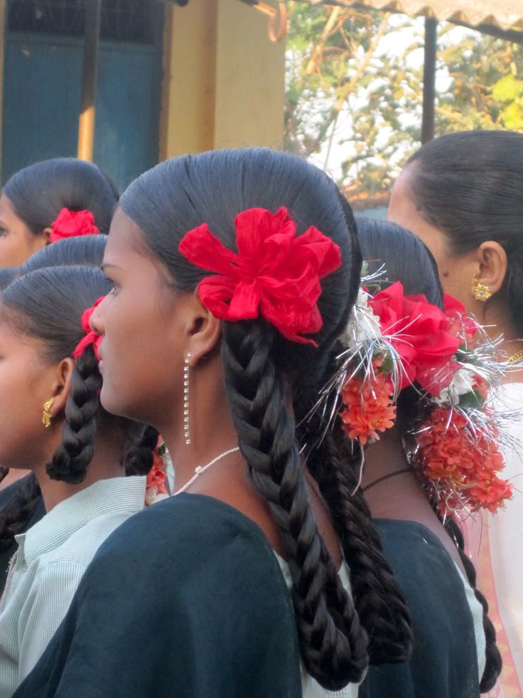 Mexican headdress Mexican hairstyles, Mexican women, Hair styles