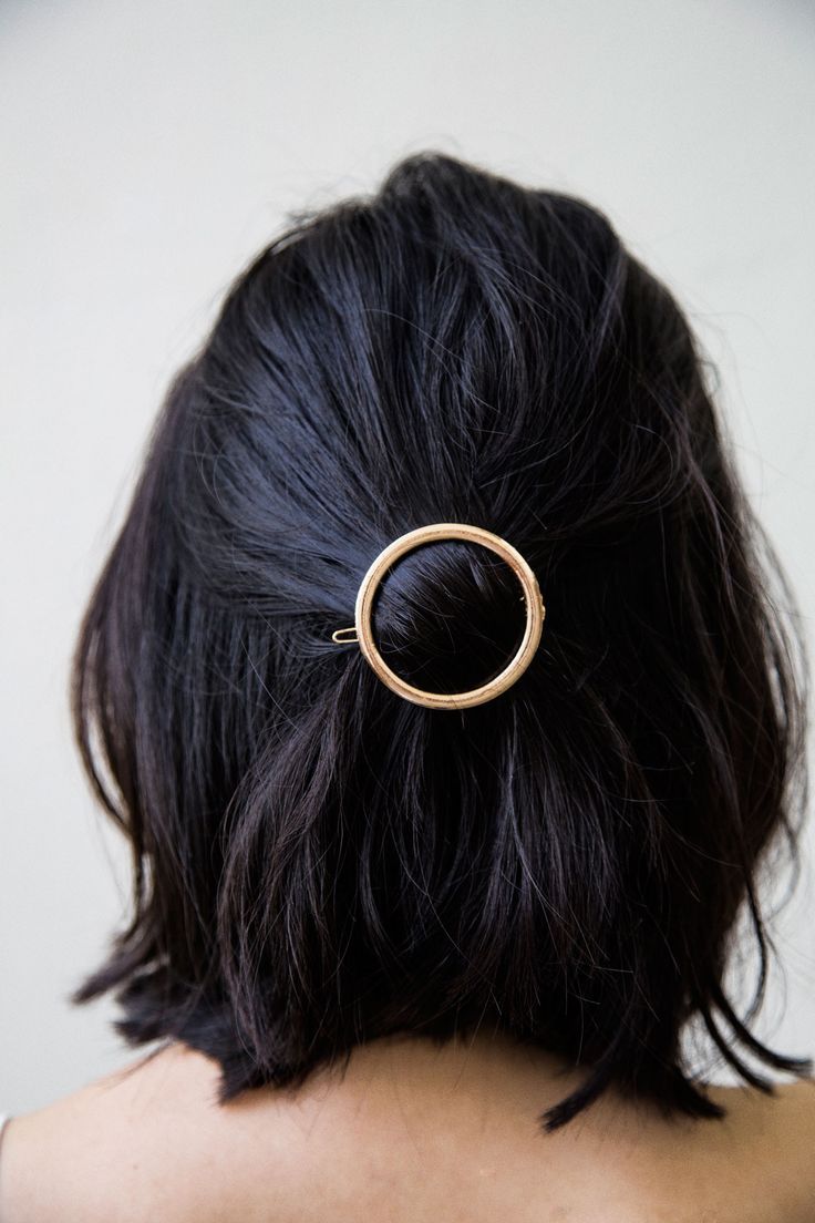 – DETAILS – SIZING & CARE A simple barrette designed to let you style as you wis…