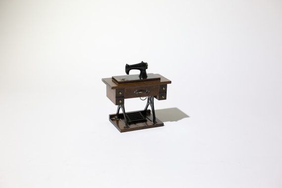 Singer Sewing Machine Music Box Vintage Treadle Beatles Cool Singer Sewing Machine Music Box Singer Sewing Machine Music Box Vintage Treadle Beatles Cool Singer Sewing Machine Music Box