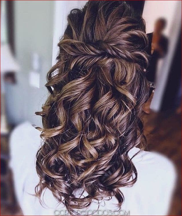 50 Ideas Modernas Para El Peinado De Bodas Con Impresionantes Trenzas Rizos Y Peinados Bodas Ideas Easy Curled Hairstyles Braids With Curls Hair Styles