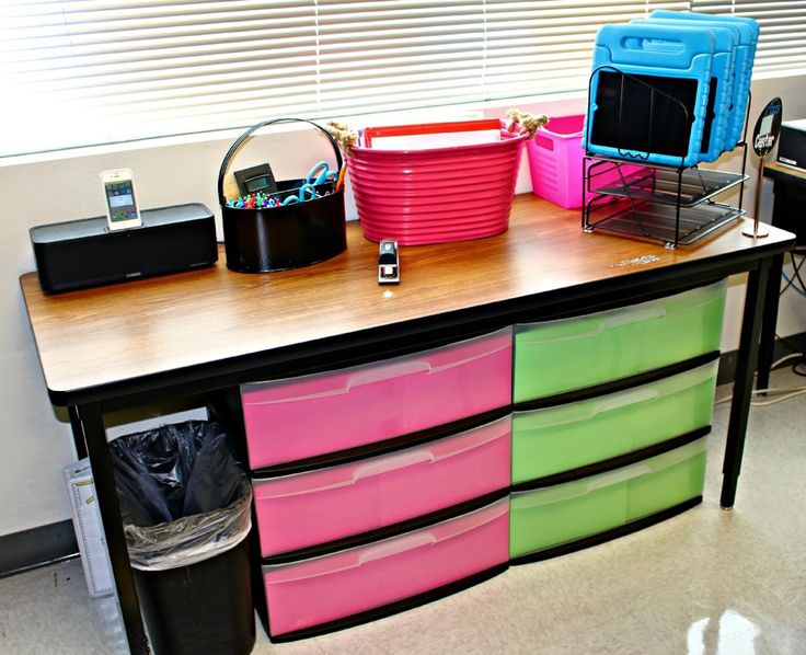 Teacher Desk In Classroom Teacher Desk In Classroom