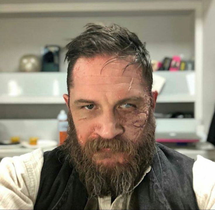 Peaky Blinders S5 Bts Tom Hardy As Alfie Solomans 💙 Tom Hardy Tom Hardy Beard Tom Hardy Actor 