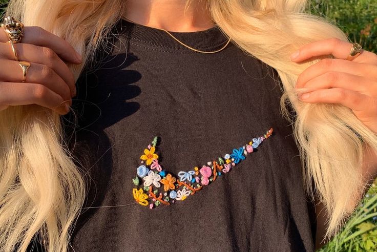 Retro black tick flower hand embroidered logo tshirt in