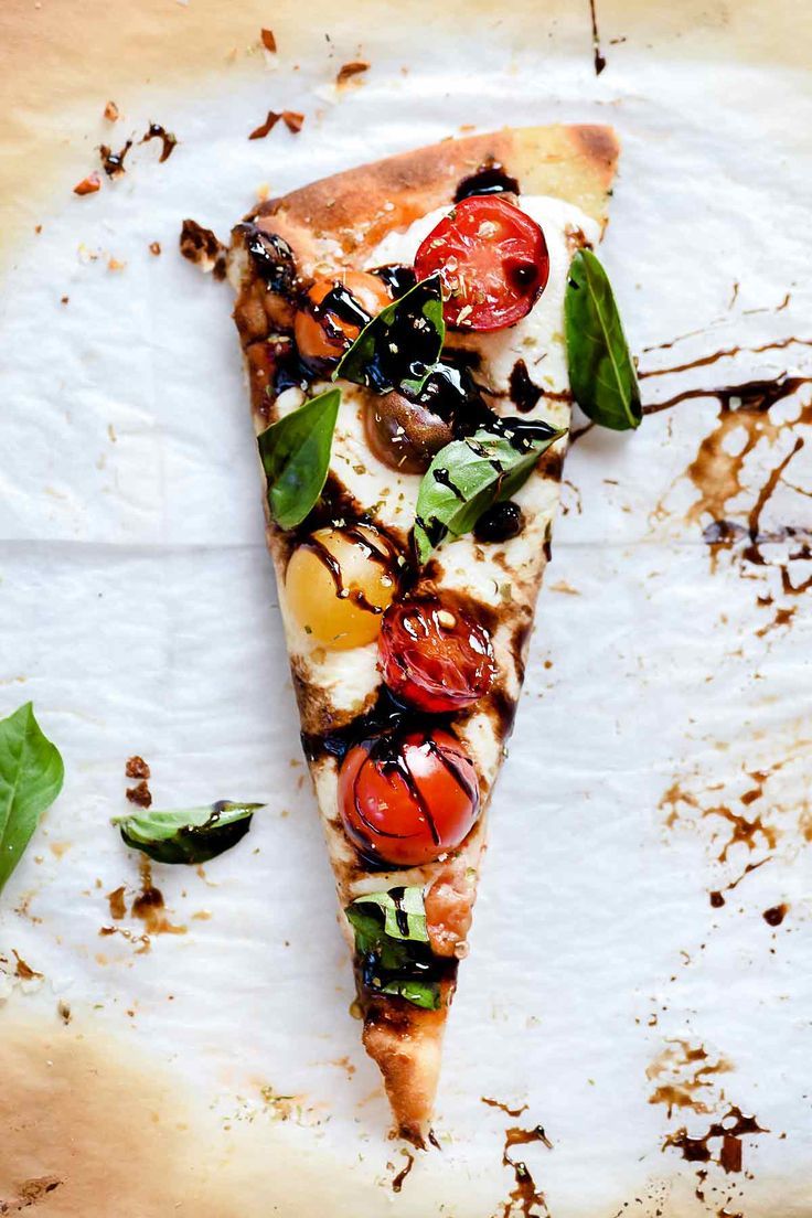 Mozzarella and Tomato Caprese Flatbread | foodiecrush.com #flatbread #pizza #tom...