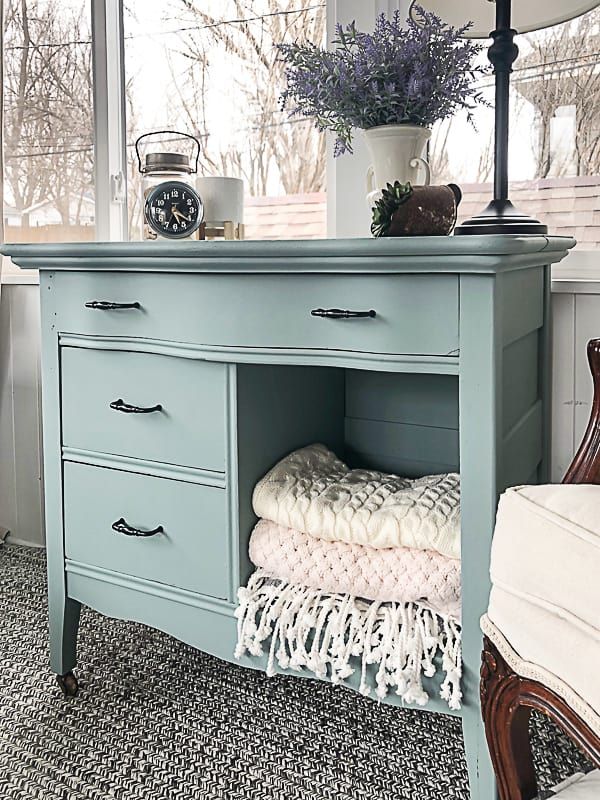This is an easy 3 drawer dresser makeover with paint, new hardware and some clea...