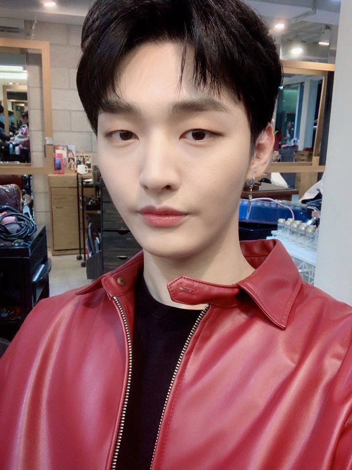 190406 official twitter yoon jisung ji sung official happy weekend 190406 official twitter yoon jisung ji sung official happy weekend
