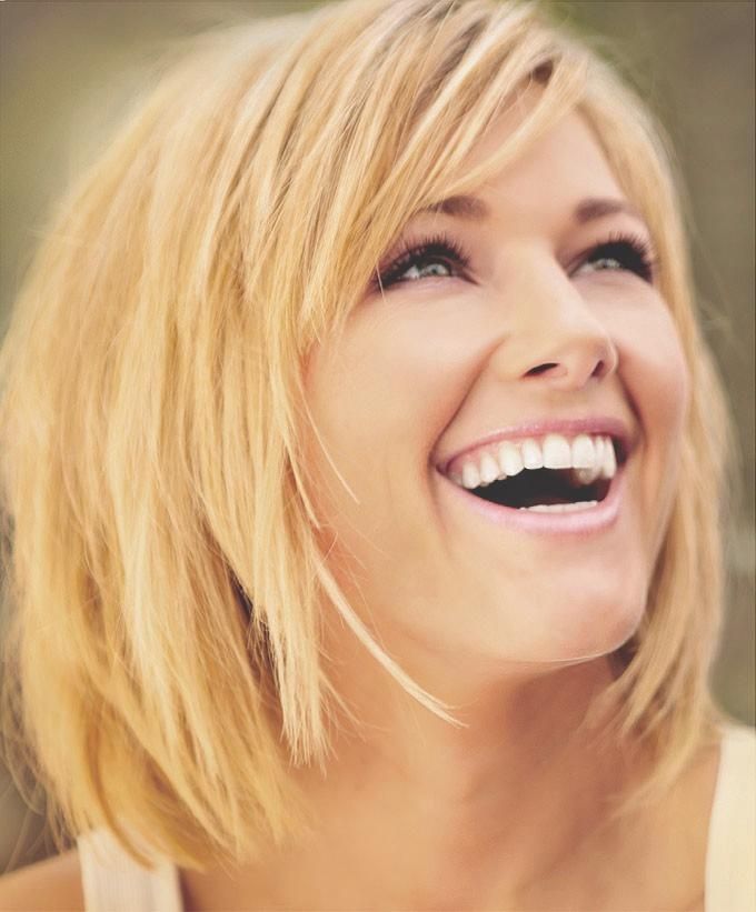 Gestufte Bob Frisuren 2018 Inspirierend Frisuren Mit Bildern Frisuren Fransiger Bob Bob Frisuren Mit Pony