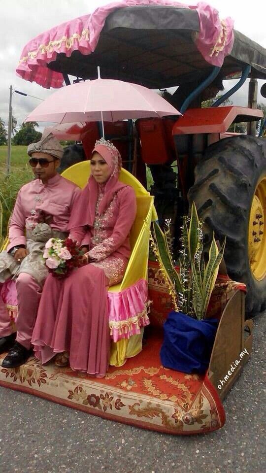 Pengantin Ni Naik Pembajak Sawah Gambar Terlucu Gambar Lucu Humor Lucu