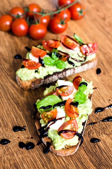 Caprese Avocado Brot (getoastet) - Kaschula