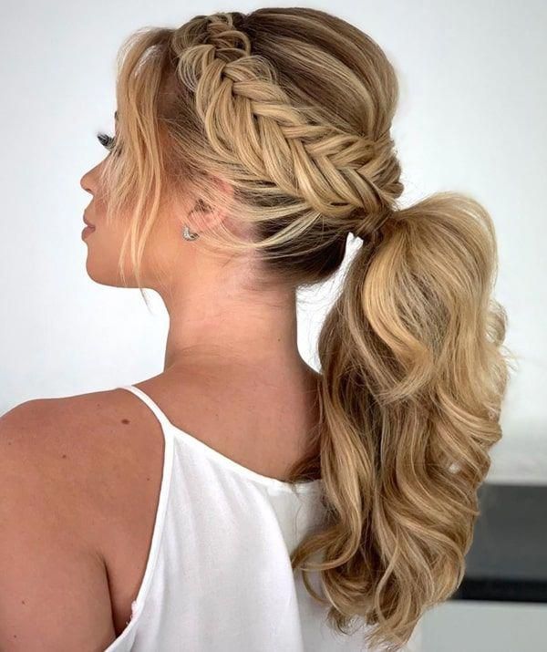 Aug 18, 2019 - Ideally, wedding is one in a lifetime kind of event, and you deserve to have the ceremony you have dreamt about, even if it doesn’t converge with the traditions of your family. In the opinion of the majority of modern brides, beach wedding is the most romantic holiday one can imagine. Beach is the place where you origi…
