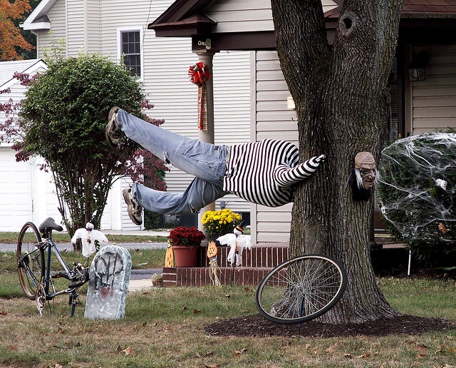 spooky halloween front yard decorations halloween yard decorations spooky halloween front yard decorations kelly_d_kids_grounded_halloween_yard_decoration