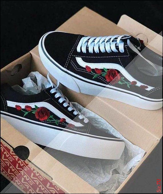 vans noir broderie rose