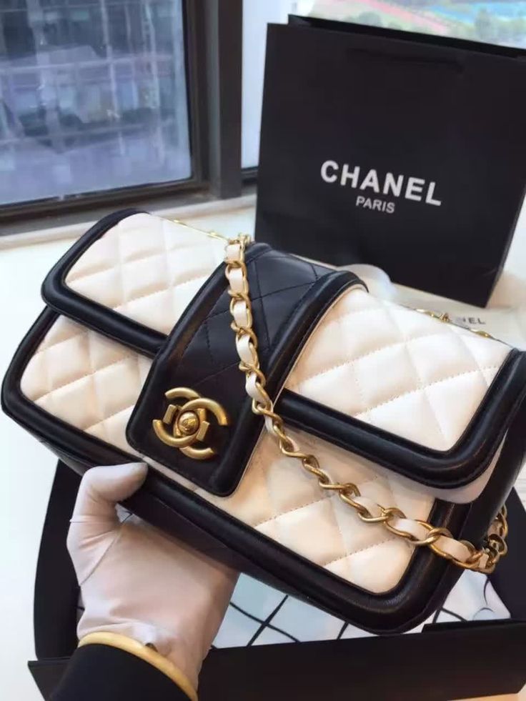 a7bbaf6e66b33b53ee9da57379b6af2d--chanel
