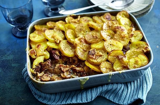 Gulasch mit Tartiflette-Kruste Gulasch mit Tartiflette-Kruste