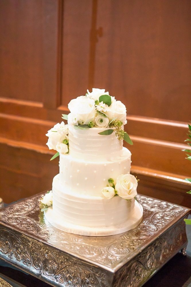 344 Best Wedding Cakes Images On Pinterest Three Tired Soild White Round Wedding Cake With Piping Freash Rose Decor Drew