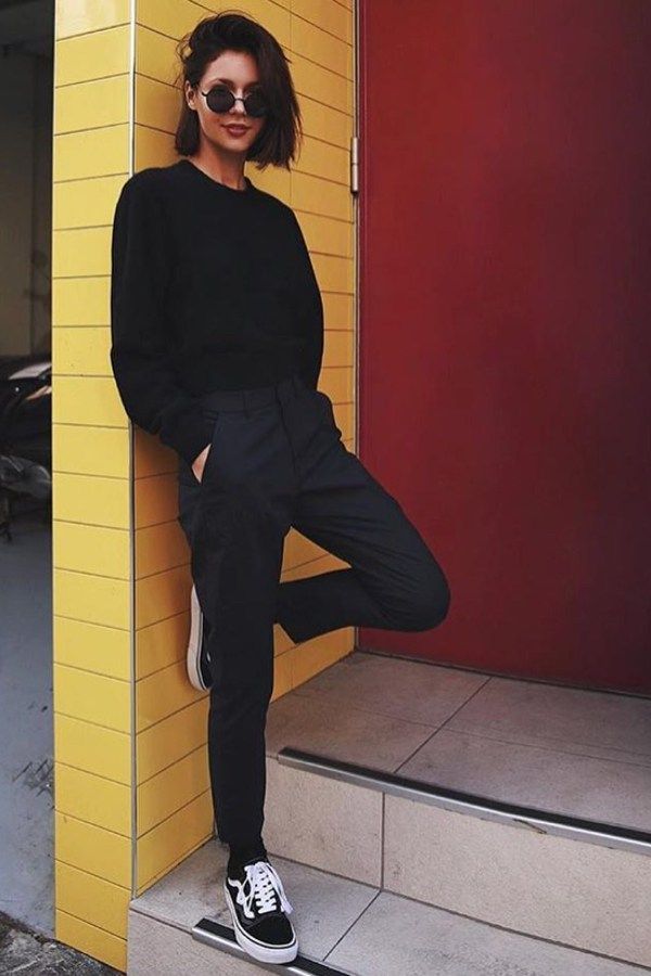 Chic Black Sweatshirt With Black Sweatpants is the best How To Wear Fashion Girl… Chic Black Sweatshirt With Black Sweatpants is the best How To Wear Fashion Girl…
