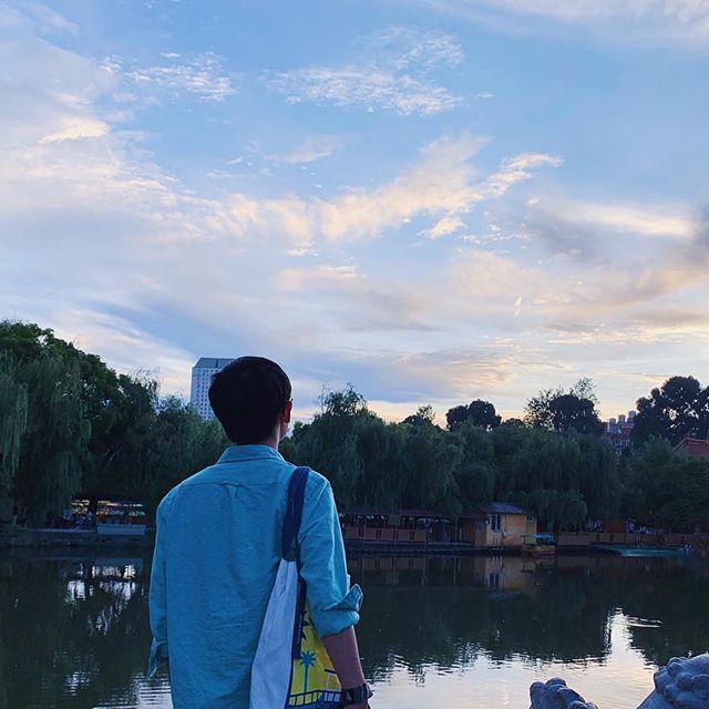 昆明的天空好高好漂亮哦而且要八点才天黑气温也才20度逛多久都不会流汗太喜欢啦 kunming kunmingcity nightfall nightfalls