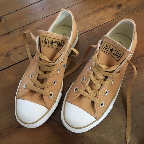 mens tan converse