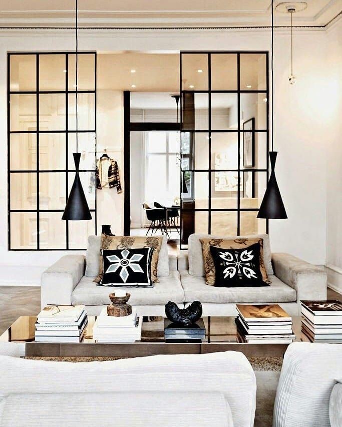 Separación De Ambientes Con Paneles Divisores En Hierro Y Vidrio Repartido Para Cualqu Ventanas Interiores Ideas De Diseño De Interiores Decoraciones De Casa