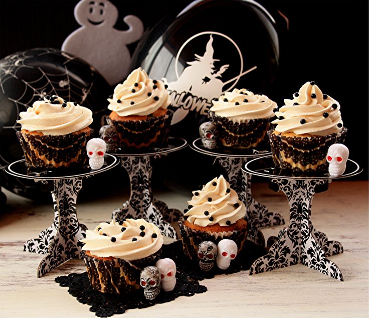 love those lovely individual card stock cupcake stands halloween cupcakes orange cramberries cupcakes - Halloween Cupcake Holder love those lovely individual card stock cupcake stands halloween cupcakes orange cramberries cupcakes - Halloween Cupcake Holder