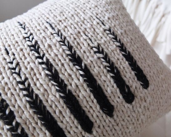 Best 25+ Knitted pillows ideas on Pinterest Herringbone stitch, Breien and ...