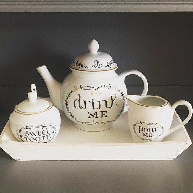 48 Best Alice In Wonderland Images On Pinterest Mad Alice In Wonderland Themed Teapot Set