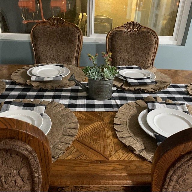 Set Of 6 Round Red Burlap Placemats With Ruffles Christmas Placemats Christmas Table Decor Wedding Placemats Home Decor Home Decor Wedding Placemats Placemats