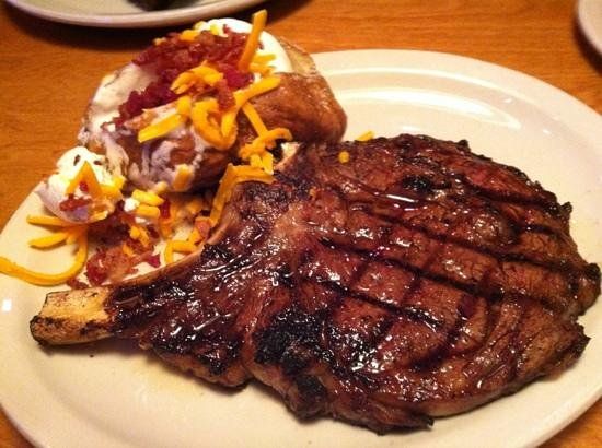 Texas Roadhouse Bone In Rib Eye With Loaded Baked Potato Diy Food texas-roadhouse-bone-in-rib-eye-with-loaded-baked-potato-diy-food