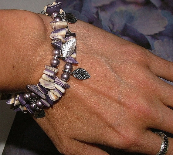 wampum single guys An eclectic collection of authentic native american silver jewelry pendants and sliders for men and women in single stone, multi stone cluster and inlay jewelry designs the word wampum comes from the narragansett word for 'white shell beads'. wampum single guys An eclectic collection of authentic native american silver jewelry pendants and sliders for men and women in single stone, multi stone cluster and inlay jewelry designs the word wampum comes from the narragansett word for 'white shell beads'.