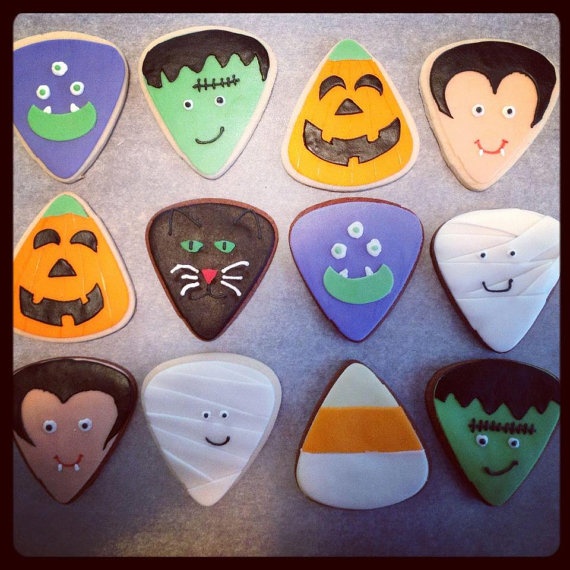 halloween decorated sugar cookies by sweettreatsbygwen